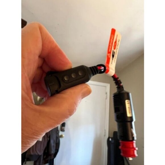 Fully Automatic 4.3 amp Battery Charger and Maintainer 12V - Picture 2 of 4